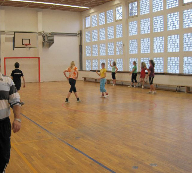 images/historischesSchulhaus/turnhalle%20um%202011%204.jpg#joomlaImage://local-images/historischesSchulhaus/turnhalle um 2011 4.jpg?width=800&height=600