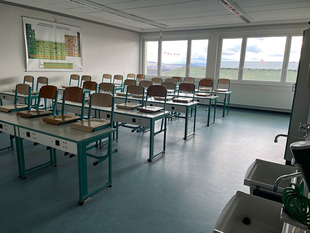 images/klassenzimmer/Chemie2.jpg#joomlaImage://local-images/klassenzimmer/Chemie2.jpg?width=1000&height=750