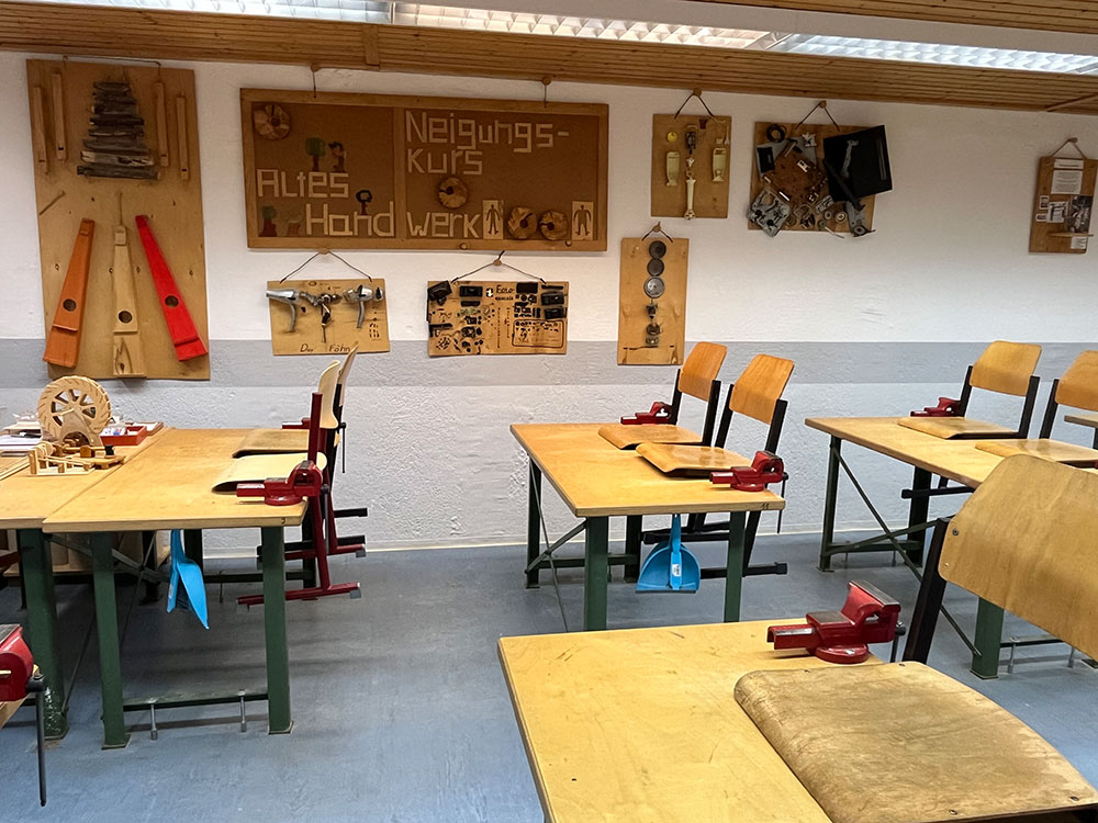 images/klassenzimmer/Holzwerkstatt-Technik3.jpg#joomlaImage://local-images/klassenzimmer/Holzwerkstatt-Technik3.jpg?width=1000&height=750