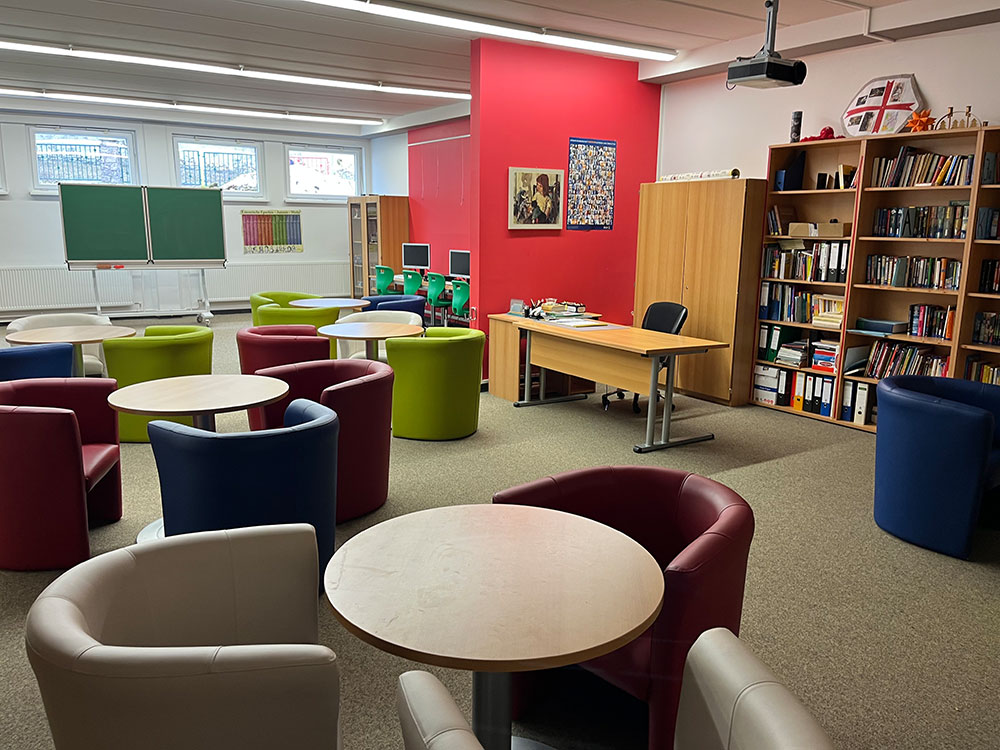 images/klassenzimmer/Mediathek5.jpg#joomlaImage://local-images/klassenzimmer/Mediathek5.jpg?width=1000&height=750